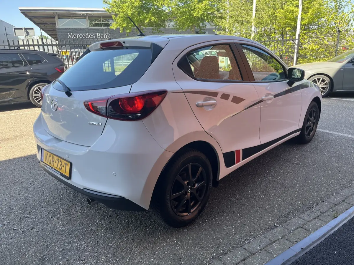 2 1.5 Skyactiv-G Comfort // LED // NAVI + CARPLAY // PDC // CRUISE // STOELVERWARMING