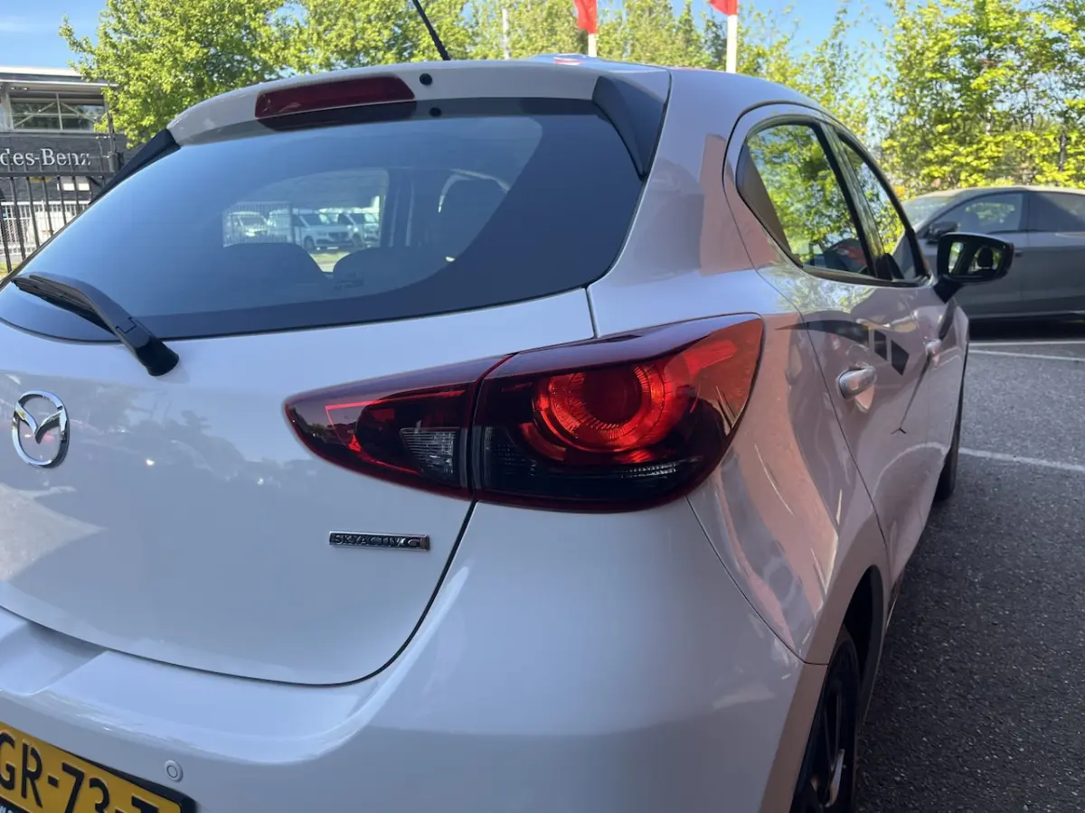 2 1.5 Skyactiv-G Comfort // LED // NAVI + CARPLAY // PDC // CRUISE // STOELVERWARMING