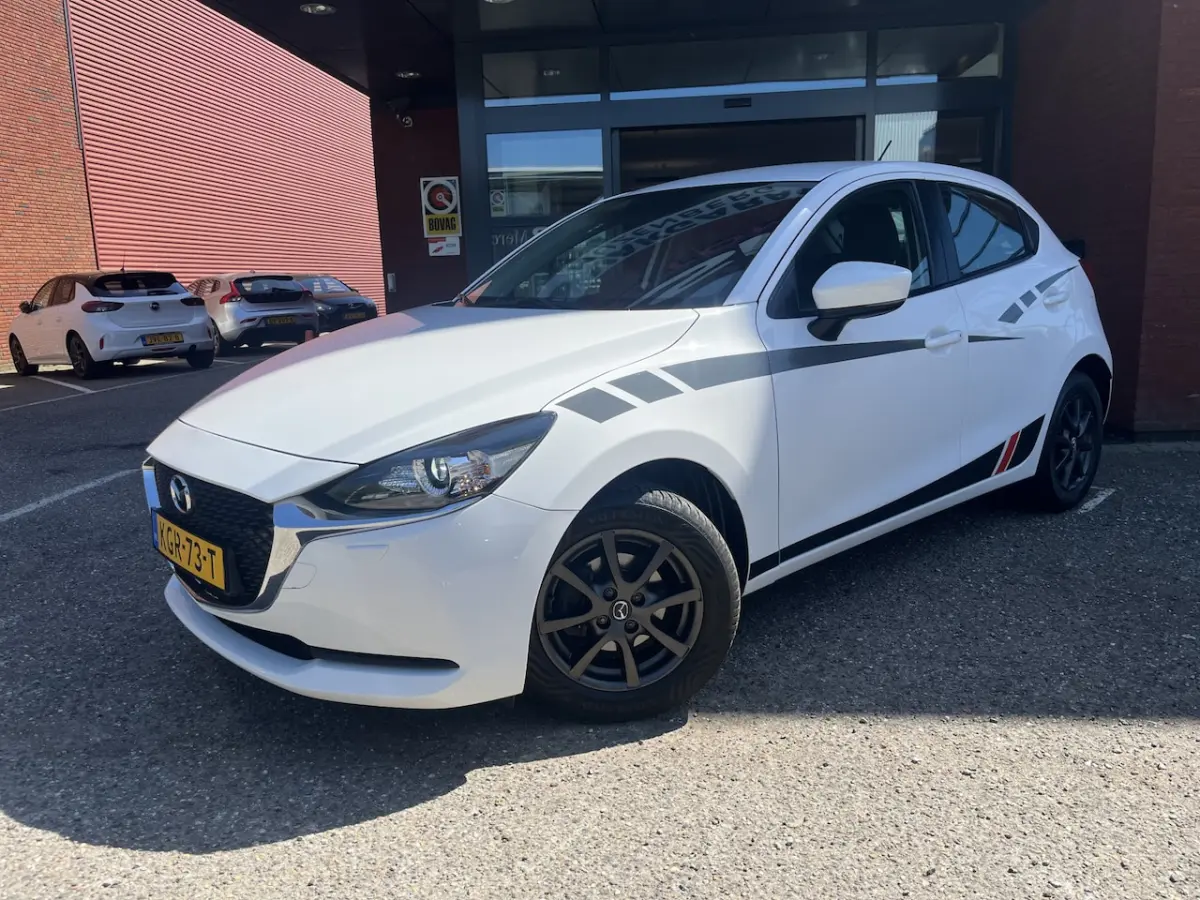 2 1.5 Skyactiv-G Comfort // LED // NAVI + CARPLAY // PDC // CRUISE // STOELVERWARMING