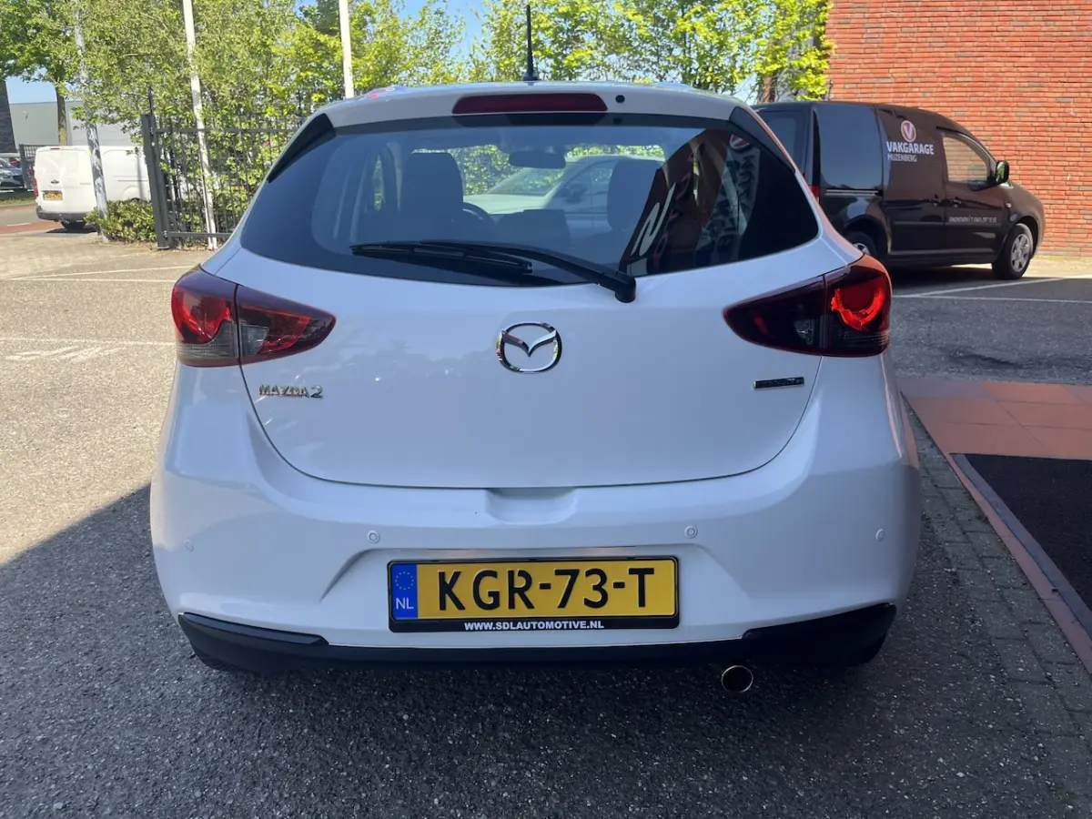 2 1.5 Skyactiv-G Comfort // LED // NAVI + CARPLAY // PDC // CRUISE // STOELVERWARMING