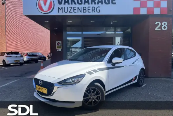 2 1.5 Skyactiv-G Comfort // LED // NAVI + CARPLAY // PDC // CRUISE // STOELVERWARMING