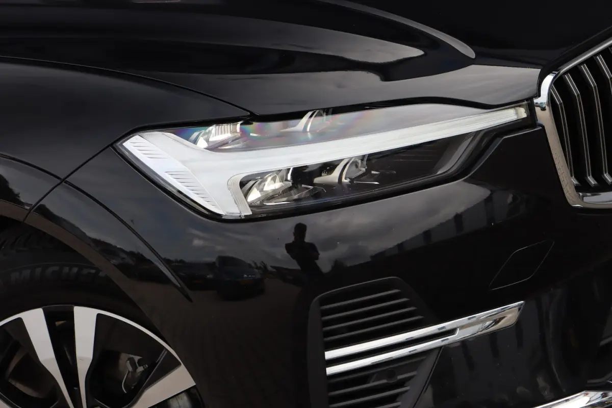 2.0 T6 Plug-in hybrid AWD Essential Bright | Pano | Leder | Camera |