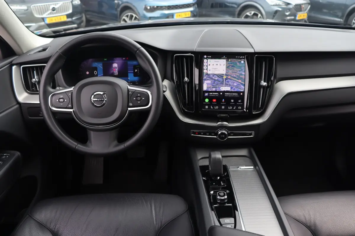 2.0 T6 Plug-in hybrid AWD Essential Bright | Pano | Leder | Camera |