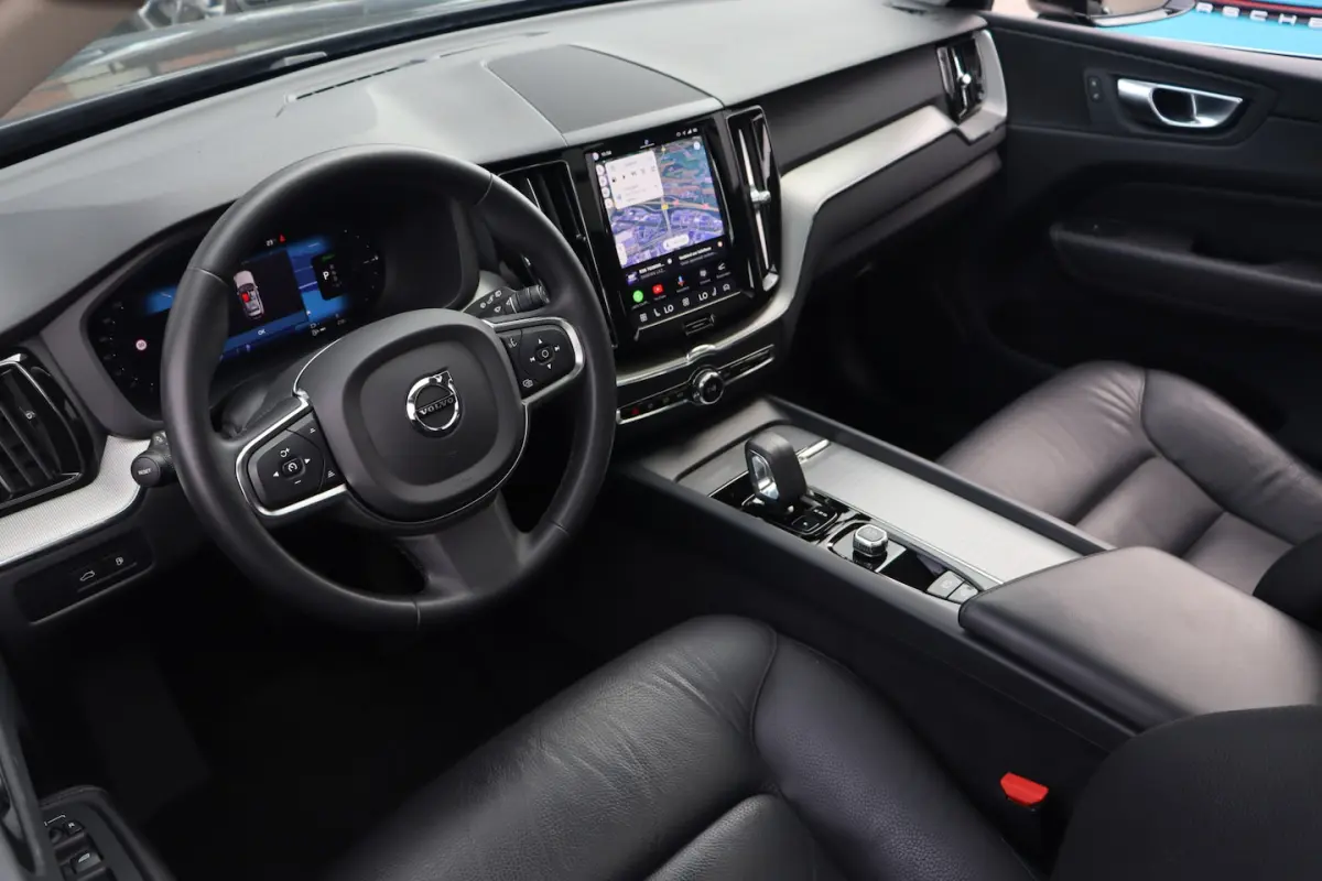 2.0 T6 Plug-in hybrid AWD Essential Bright | Pano | Leder | Camera |