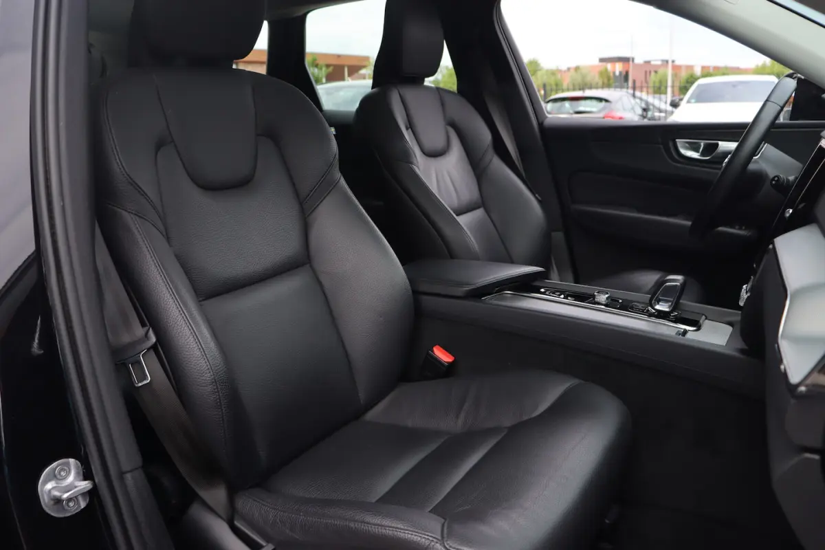 2.0 T6 Plug-in hybrid AWD Essential Bright | Pano | Leder | Camera |
