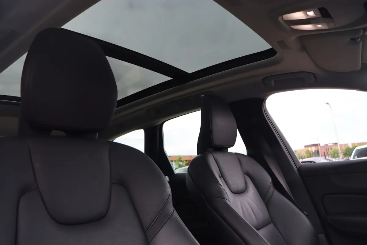 2.0 T6 Plug-in hybrid AWD Essential Bright | Pano | Leder | Camera |