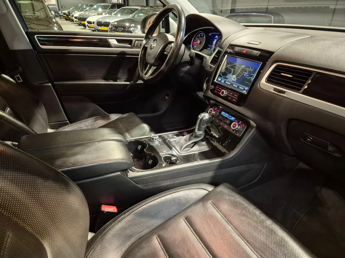 3.0 TSI Hybrid High Edition - Panoramadak - Leder - Stoelverw en Koeling - Elektr klep - E