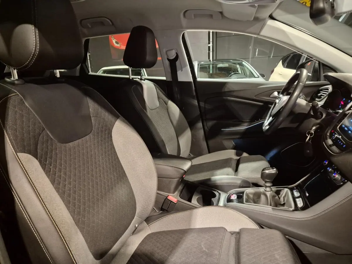 1.2 Turbo Business Edition - Navigatie - CarPlay - Camera - Airco - Cruise - Stoelverw - N