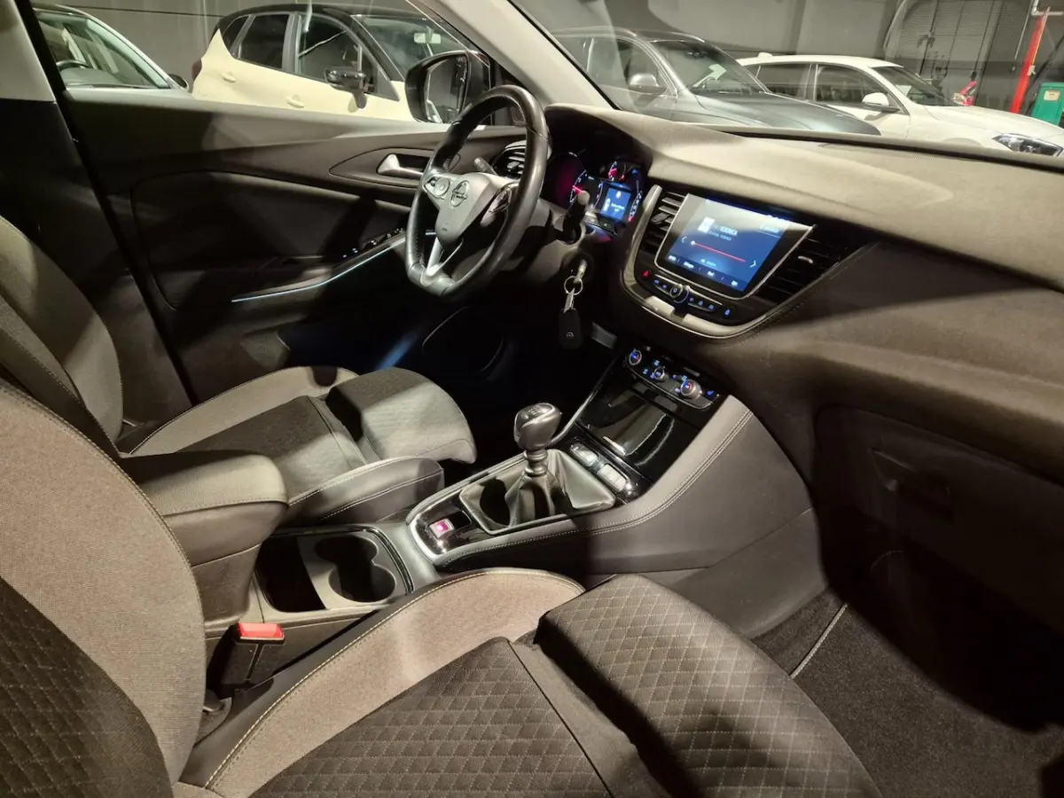 1.2 Turbo Business Edition - Navigatie - CarPlay - Camera - Airco - Cruise - Stoelverw - N