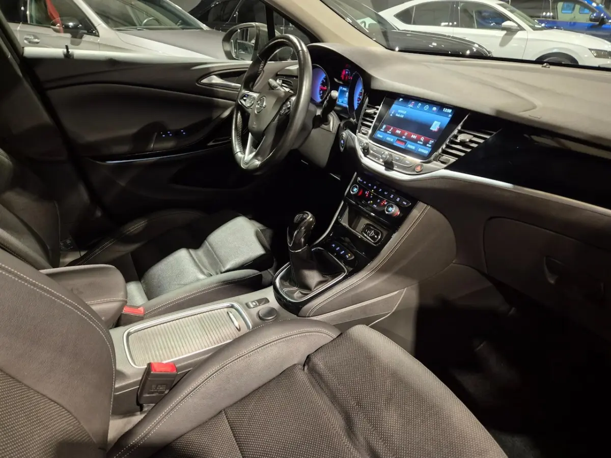 1.0 Turbo Innovation - Navigatie - CarPlay - Stoel en Stuurverwarming - Keyless - Elektr k