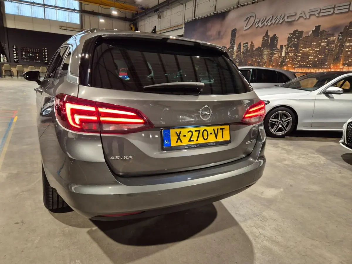 1.0 Turbo Innovation - Navigatie - CarPlay - Stoel en Stuurverwarming - Keyless - Elektr k