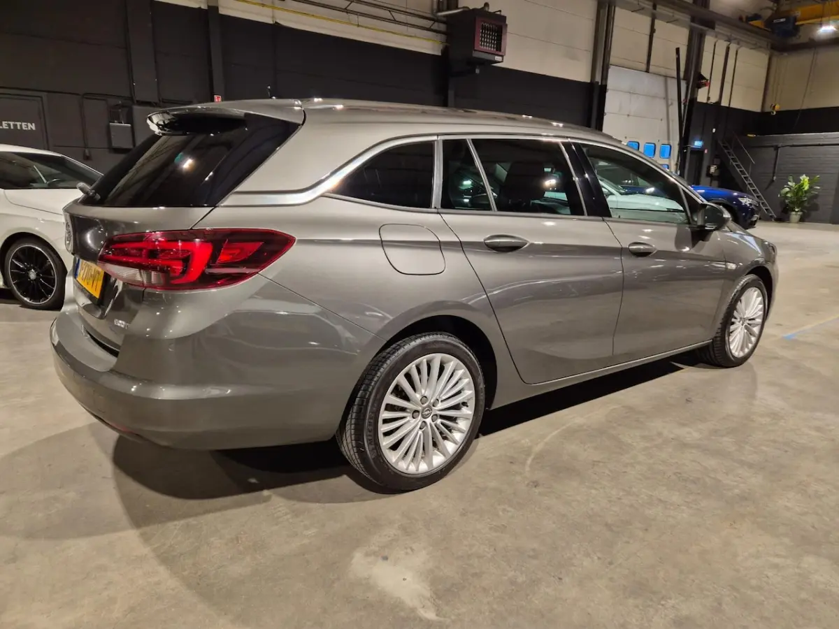 1.0 Turbo Innovation - Navigatie - CarPlay - Stoel en Stuurverwarming - Keyless - Elektr k