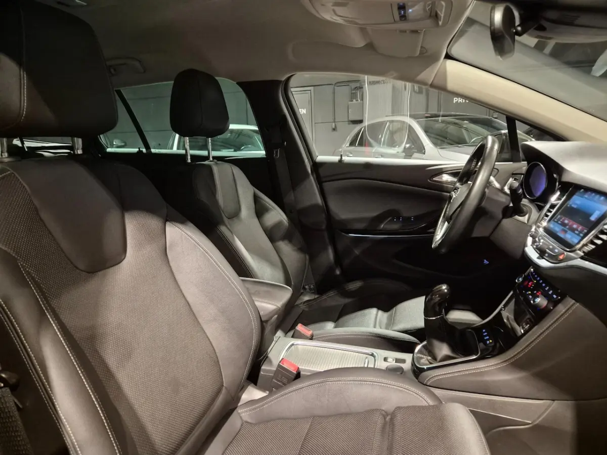 1.0 Turbo Innovation - Navigatie - CarPlay - Stoel en Stuurverwarming - Keyless - Elektr k