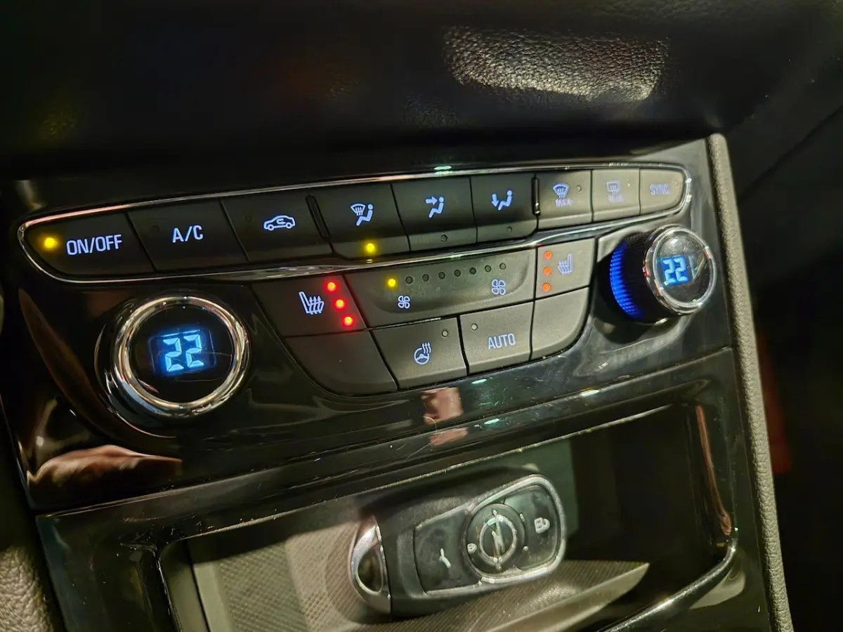 1.0 Turbo Innovation - Navigatie - CarPlay - Stoel en Stuurverwarming - Keyless - Elektr k