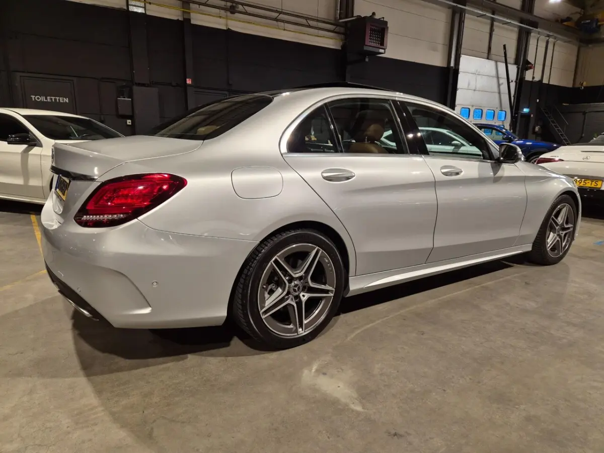 180 Business Solution AMG - Panoramadak - Leder - Navi - Camera - NL Auto - Incl BTW