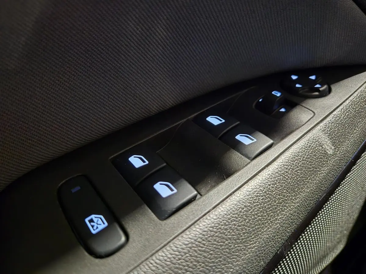 1.2 Turbo 120 Jaar Edition - 110 pk - CarPlay - Cruise - Stoelverwarming - Incl BTW