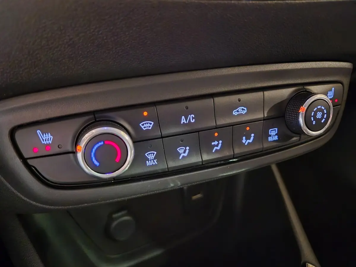 1.2 Turbo 120 Jaar Edition - 110 pk - CarPlay - Cruise - Stoelverwarming - Incl BTW