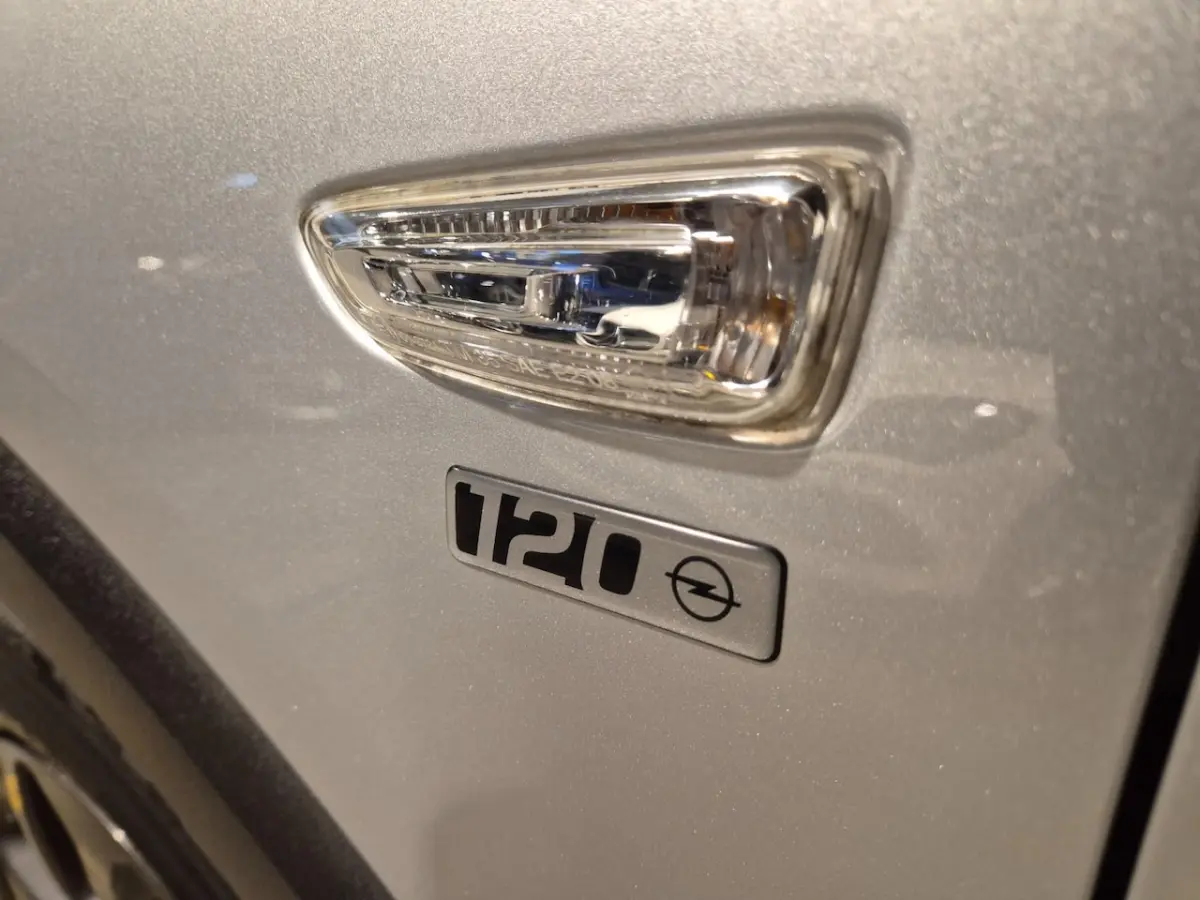 1.2 Turbo 120 Jaar Edition - 110 pk - CarPlay - Cruise - Stoelverwarming - Incl BTW