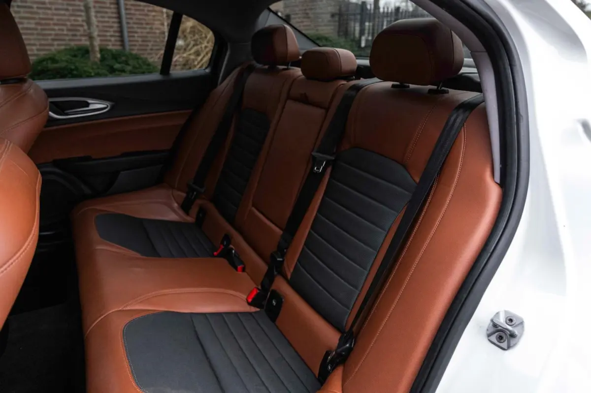 2.0T Super 200 PK Aut. Pano Keyless Half/Leder Xenon 19''