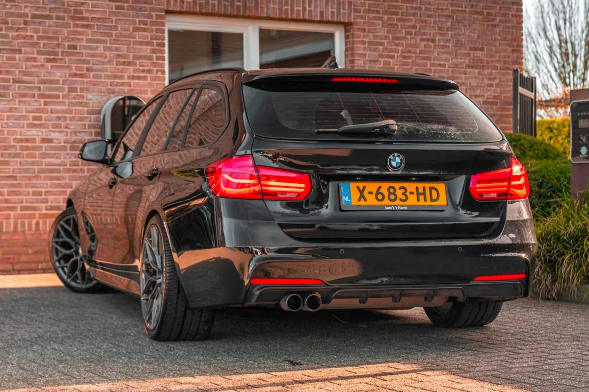 318i M-Sport LED Half/Leer Stoelverwarming Elek.Klep 19''