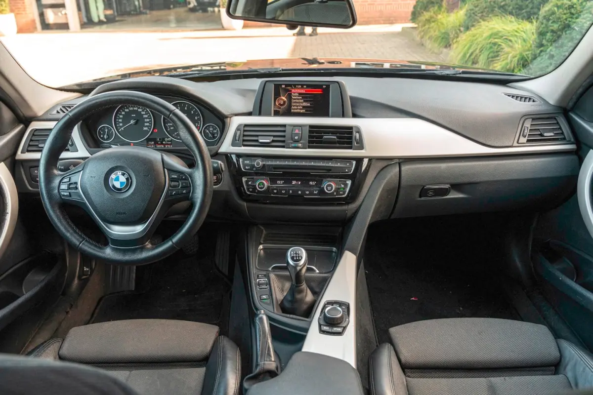 318i M-Sport LED Half/Leer Stoelverwarming Elek.Klep 19''