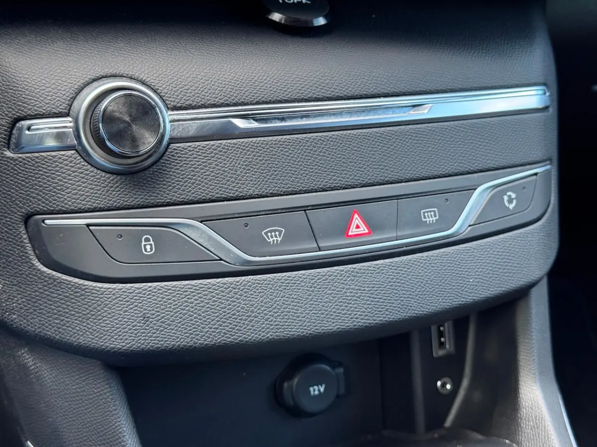 1.2 PureTech Blue Lease Premium Camera