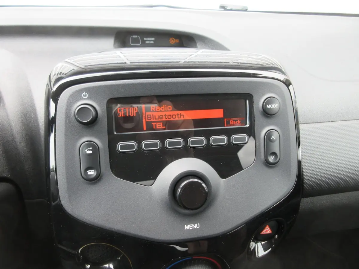 1.0 VTi Feel / Airco / Donker Glas / C.V. / Audio