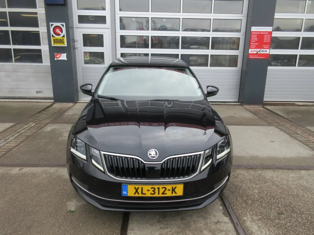 1.0 TSI Style Business / Navi / PDC / Carplay