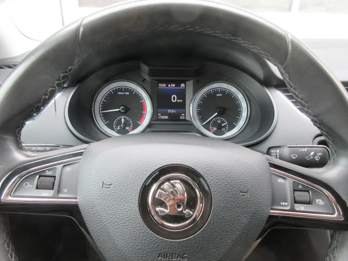 1.0 TSI Style Business / Navi / PDC / Carplay
