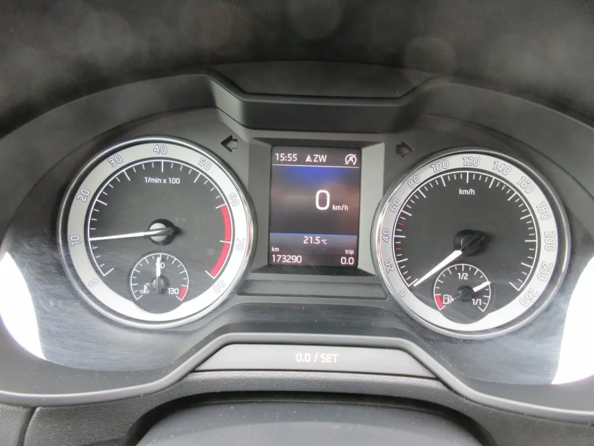 1.0 TSI Style Business / Navi / PDC / Carplay