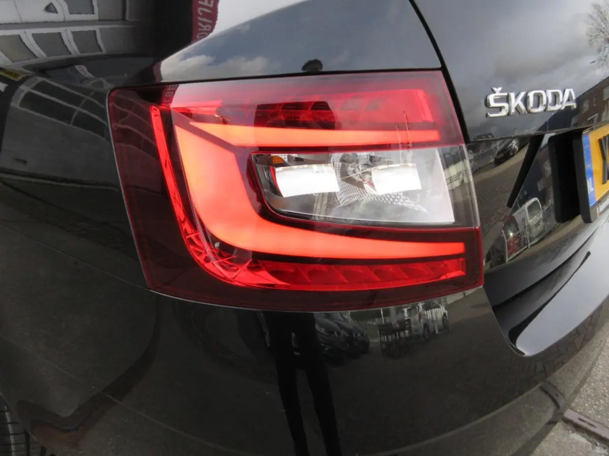 1.0 TSI Style Business / Navi / PDC / Carplay