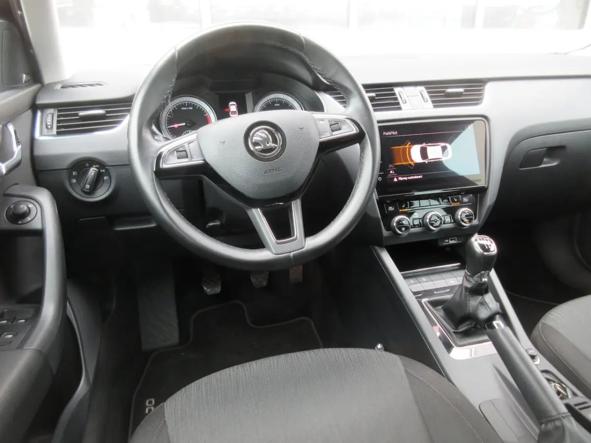 1.0 TSI Style Business / Navi / PDC / Carplay