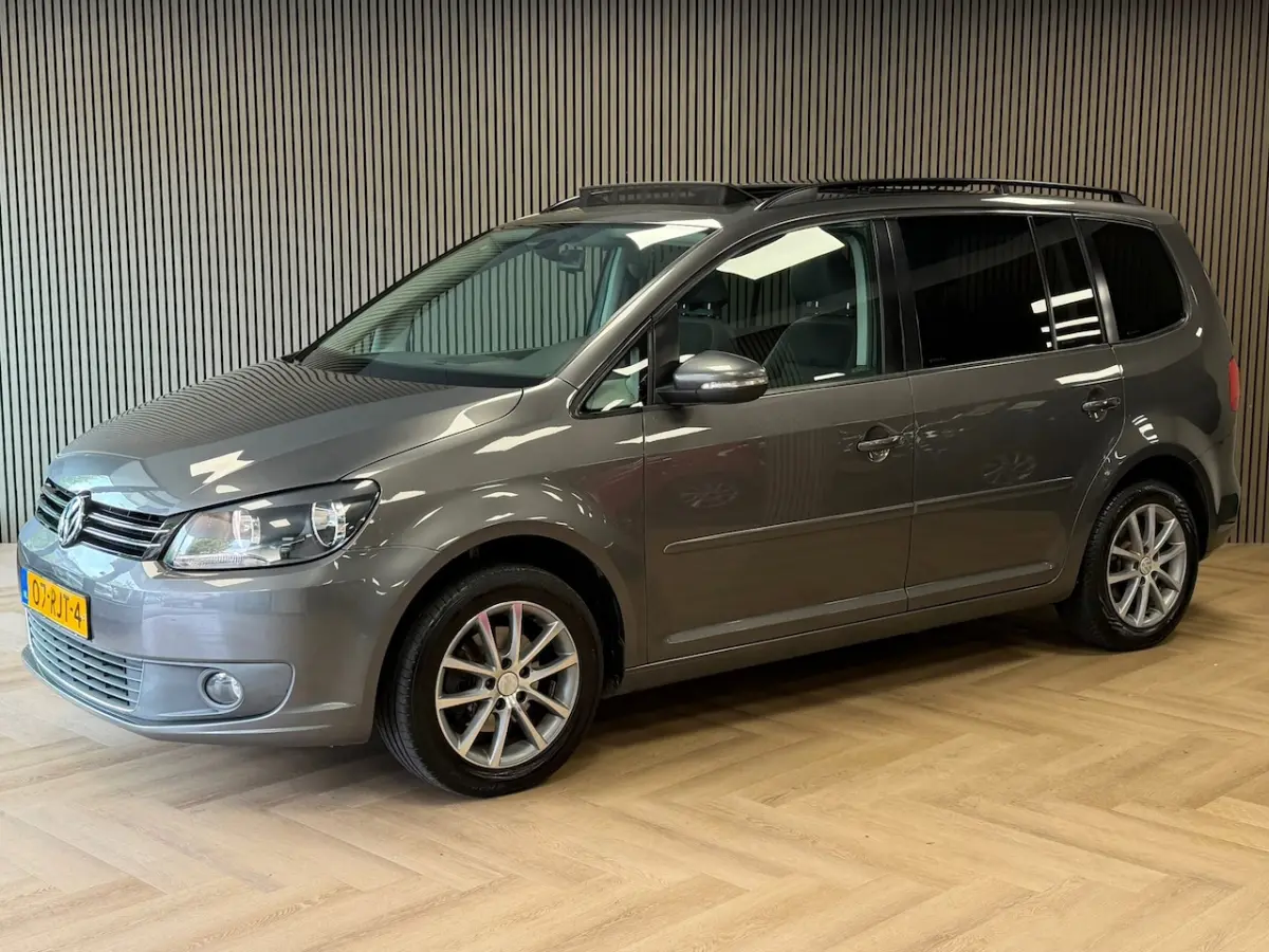 Volkswagen Touran 2011 Benzine Handgeschakeld leasen