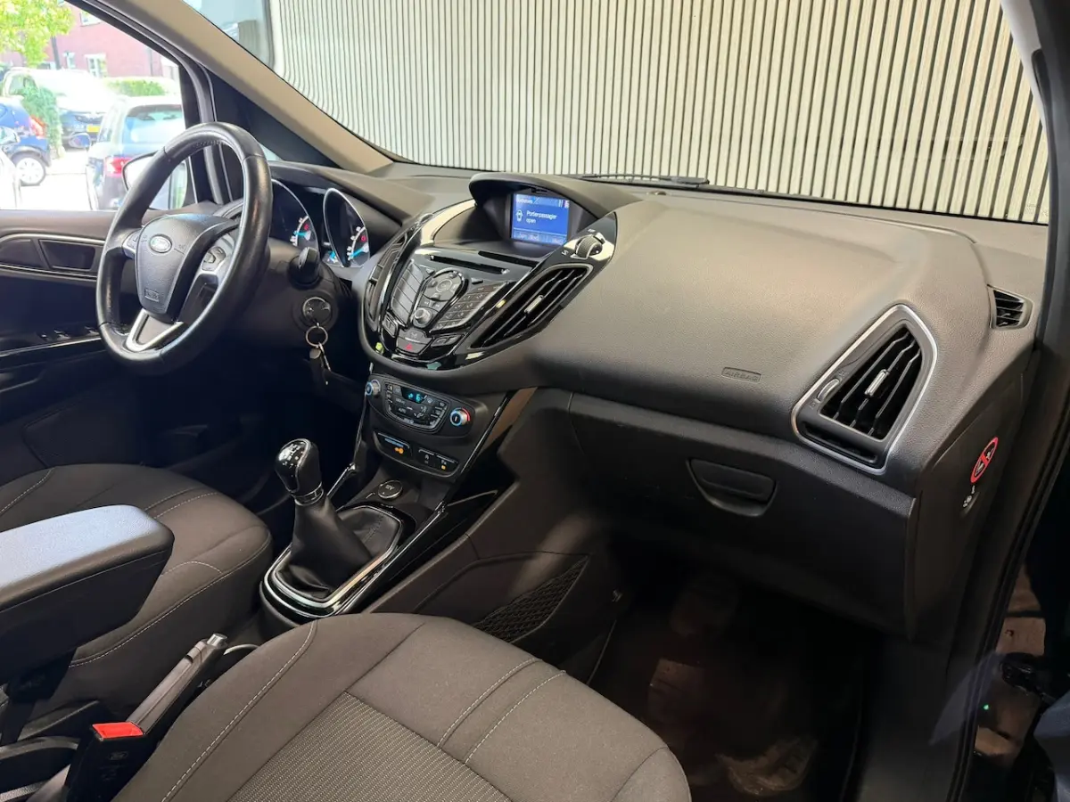 1.0 EcoBoost Titanium NAVI PANODAK CAMERA TREKHAAK CLIMATE CRUISE CONTROL STOELVERWARMING