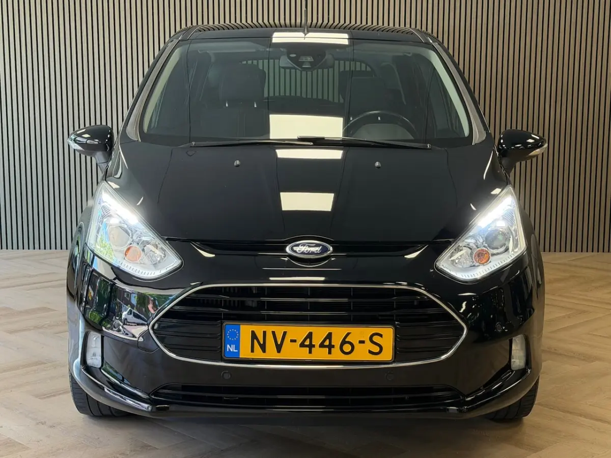1.0 EcoBoost Titanium NAVI PANODAK CAMERA TREKHAAK CLIMATE CRUISE CONTROL STOELVERWARMING