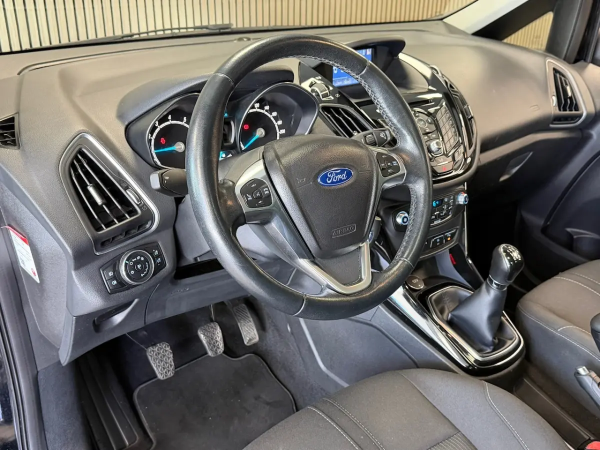 1.0 EcoBoost Titanium NAVI PANODAK CAMERA TREKHAAK CLIMATE CRUISE CONTROL STOELVERWARMING