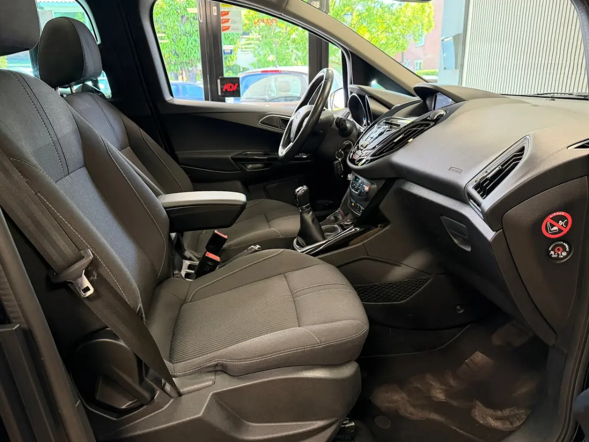 1.0 EcoBoost Titanium NAVI PANODAK CAMERA TREKHAAK CLIMATE CRUISE CONTROL STOELVERWARMING