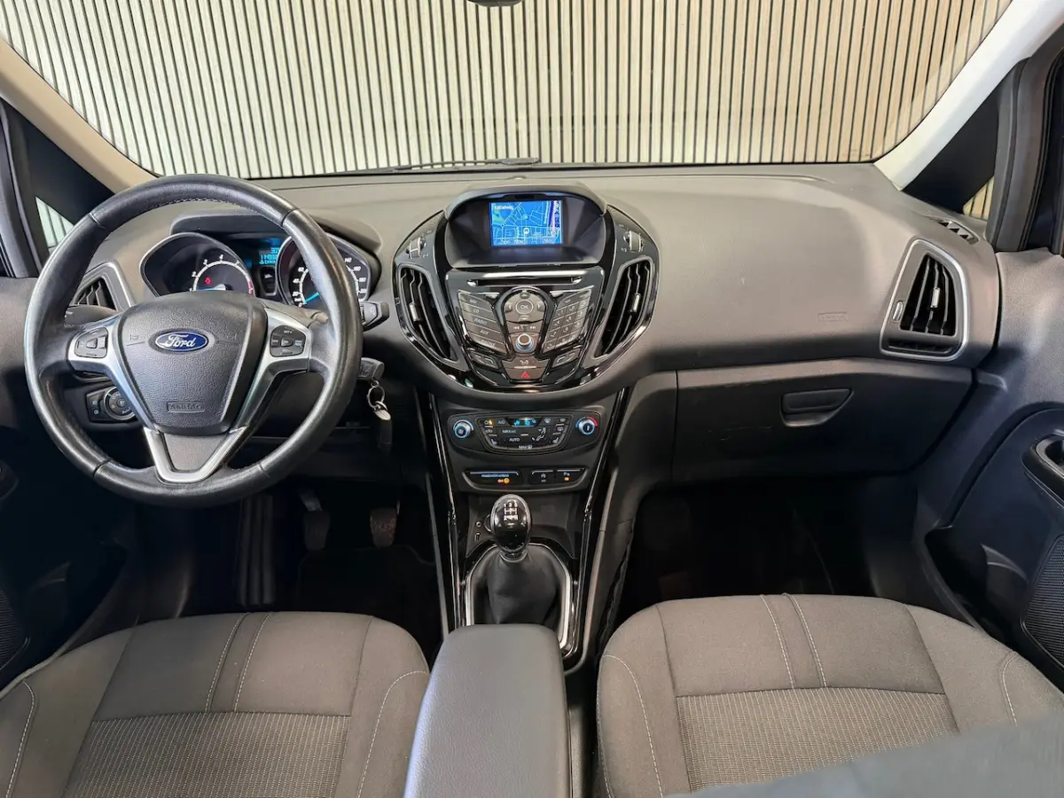 1.0 EcoBoost Titanium NAVI PANODAK CAMERA TREKHAAK CLIMATE CRUISE CONTROL STOELVERWARMING