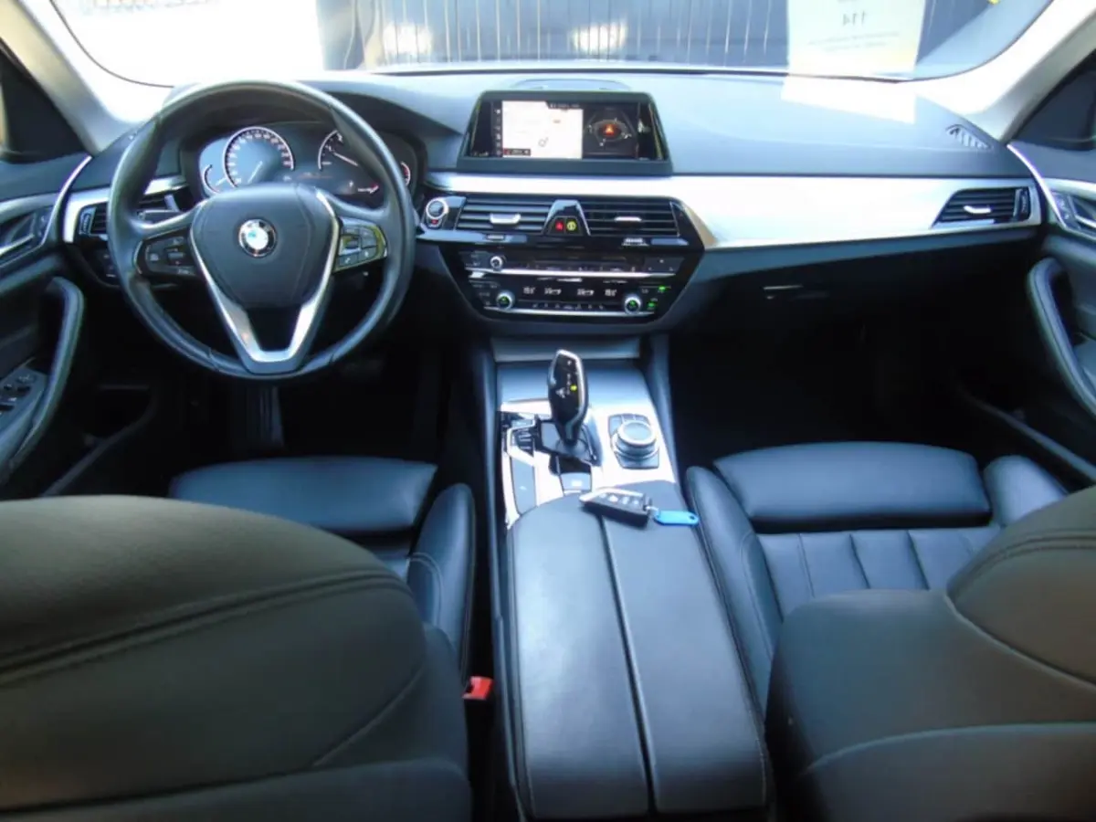 520i sedan Automaat - 2018 - 108DKM - Airco - Leder - Camera