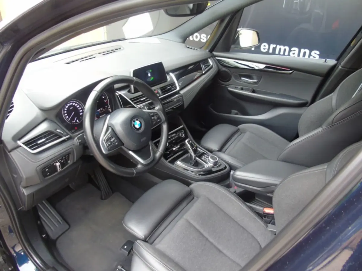 218i Automaat - 2019 - 7 persoons - Navi - Trekhaak