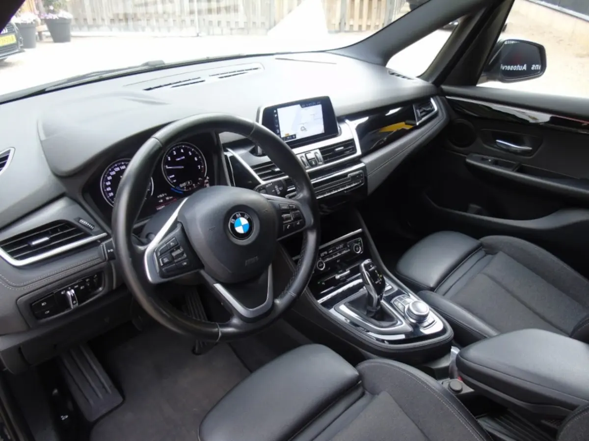 218i Automaat - 2019 - 7 persoons - Navi - Trekhaak