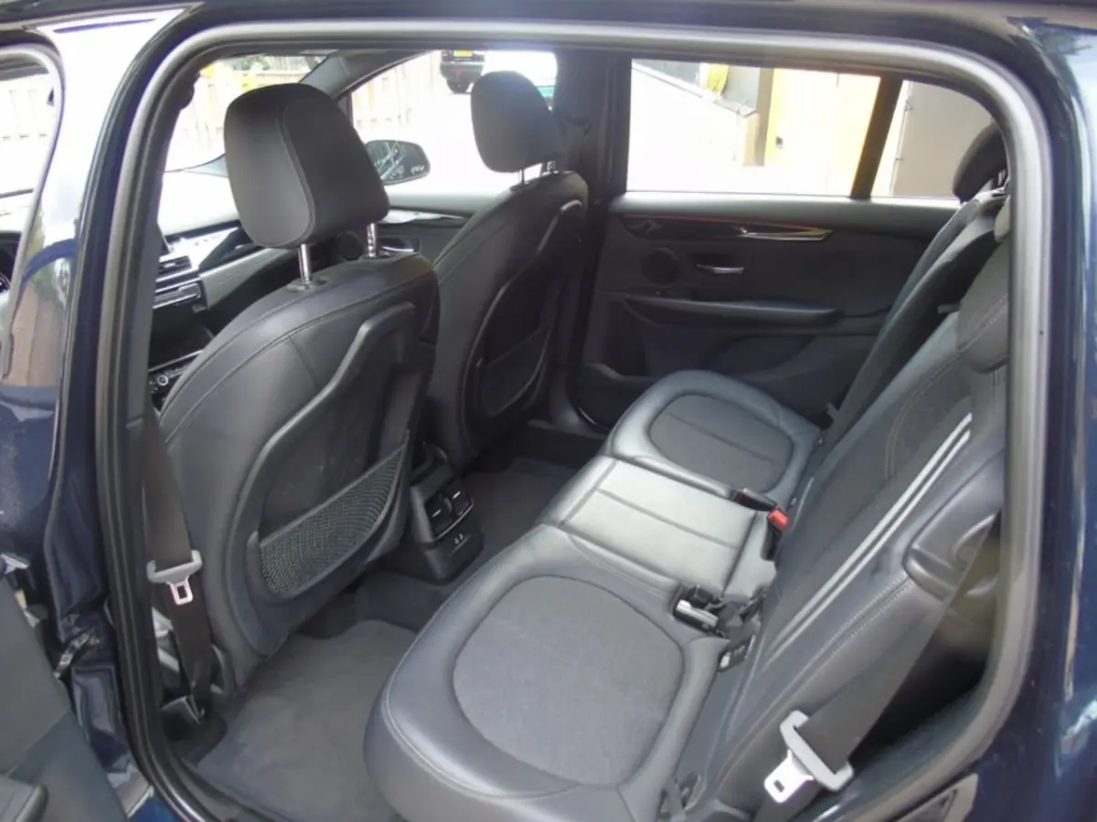 218i Automaat - 2019 - 7 persoons - Navi - Trekhaak
