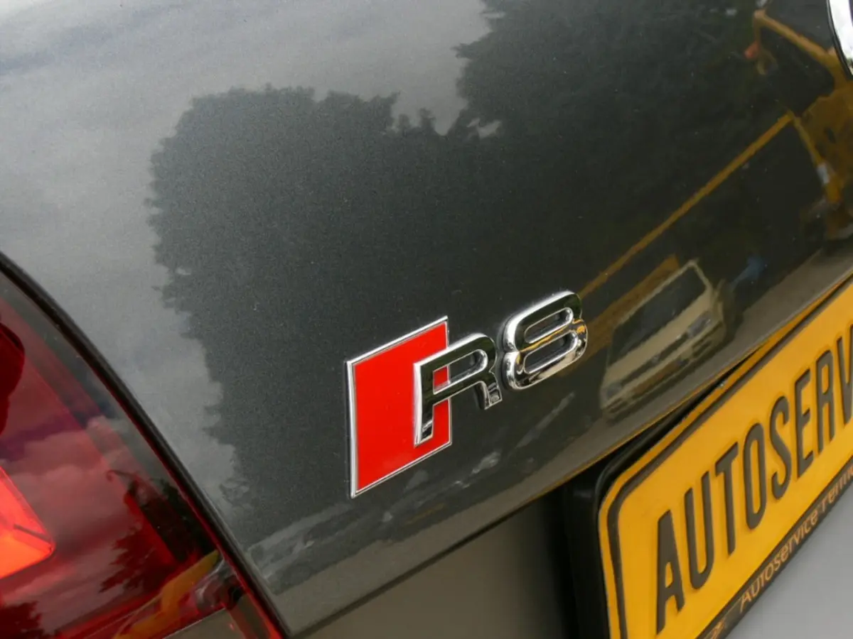 5.2FSI V10 Plus 550PK - Carbon - Schalensitze - Megavoll