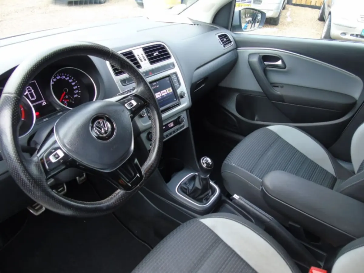 Crosspolo Cross 1.2TSI - 2017 - 96DKM - 17- Airco
