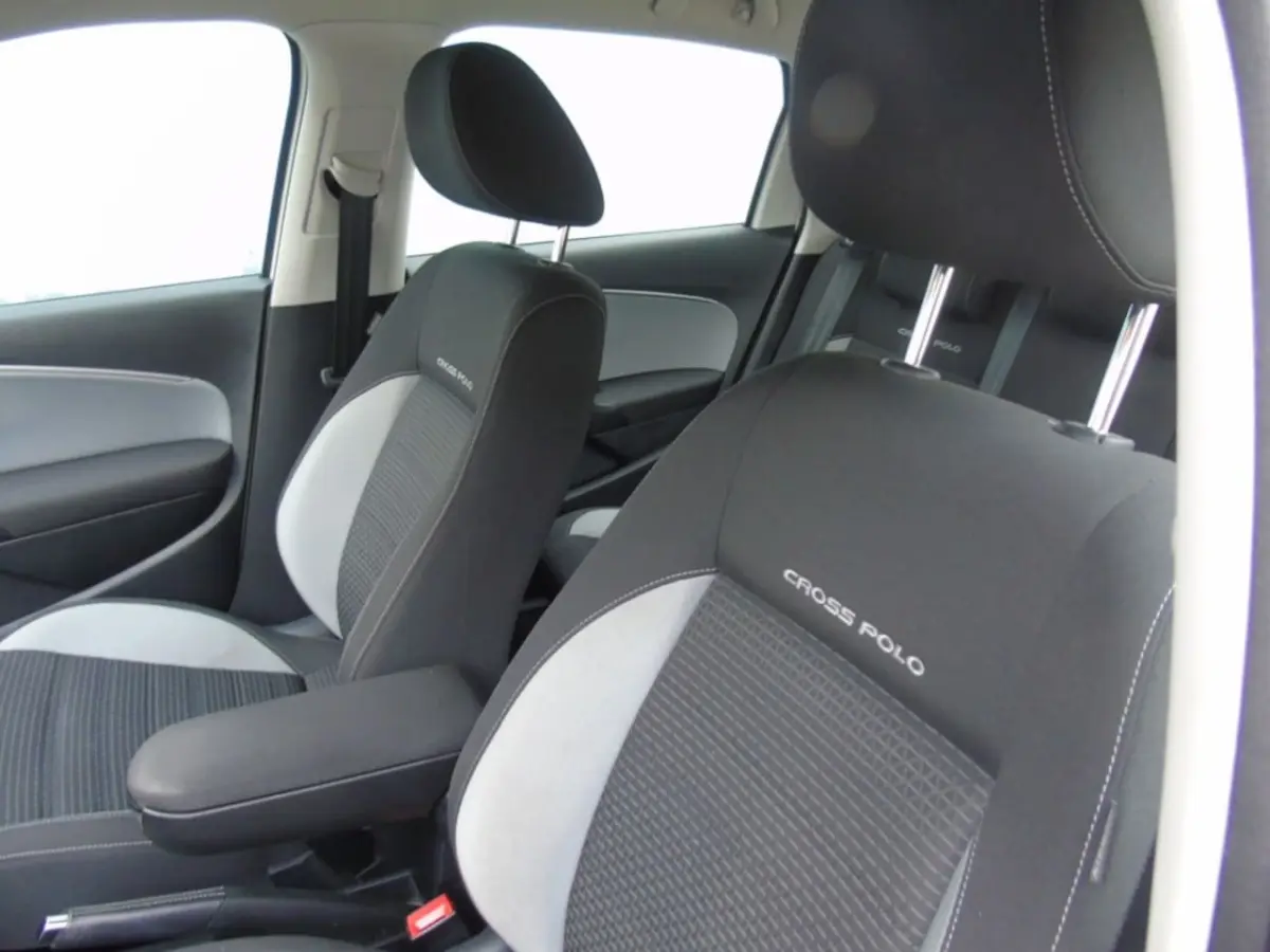 Crosspolo Cross 1.2TSI - 2017 - 96DKM - 17- Airco