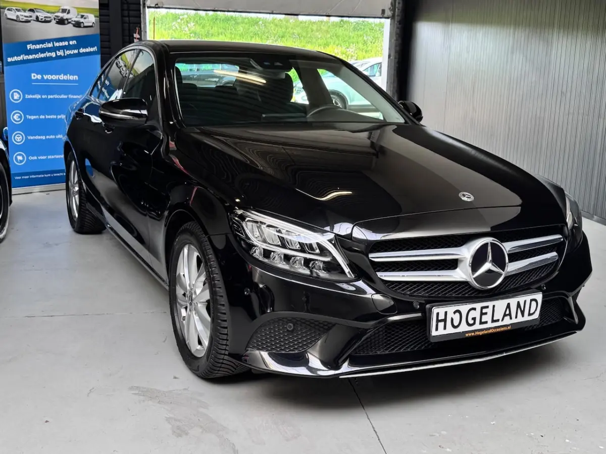 180 2019 Facelift 157PK Keyless Xenon LED Camera Navi PDC garantie