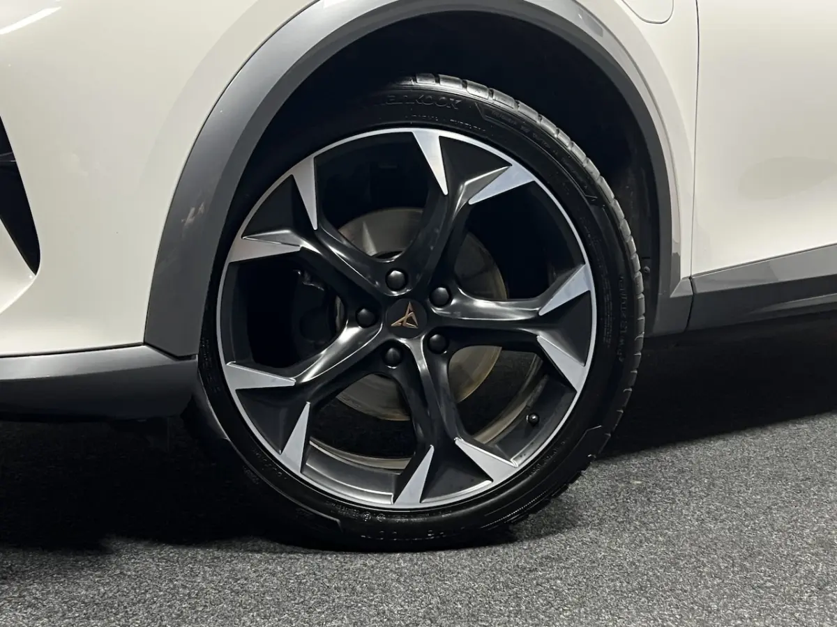1.4 e-Hybrid Business | NAVI | KEYLESS | ACC | STUUR-/STOELVERWARMING |
