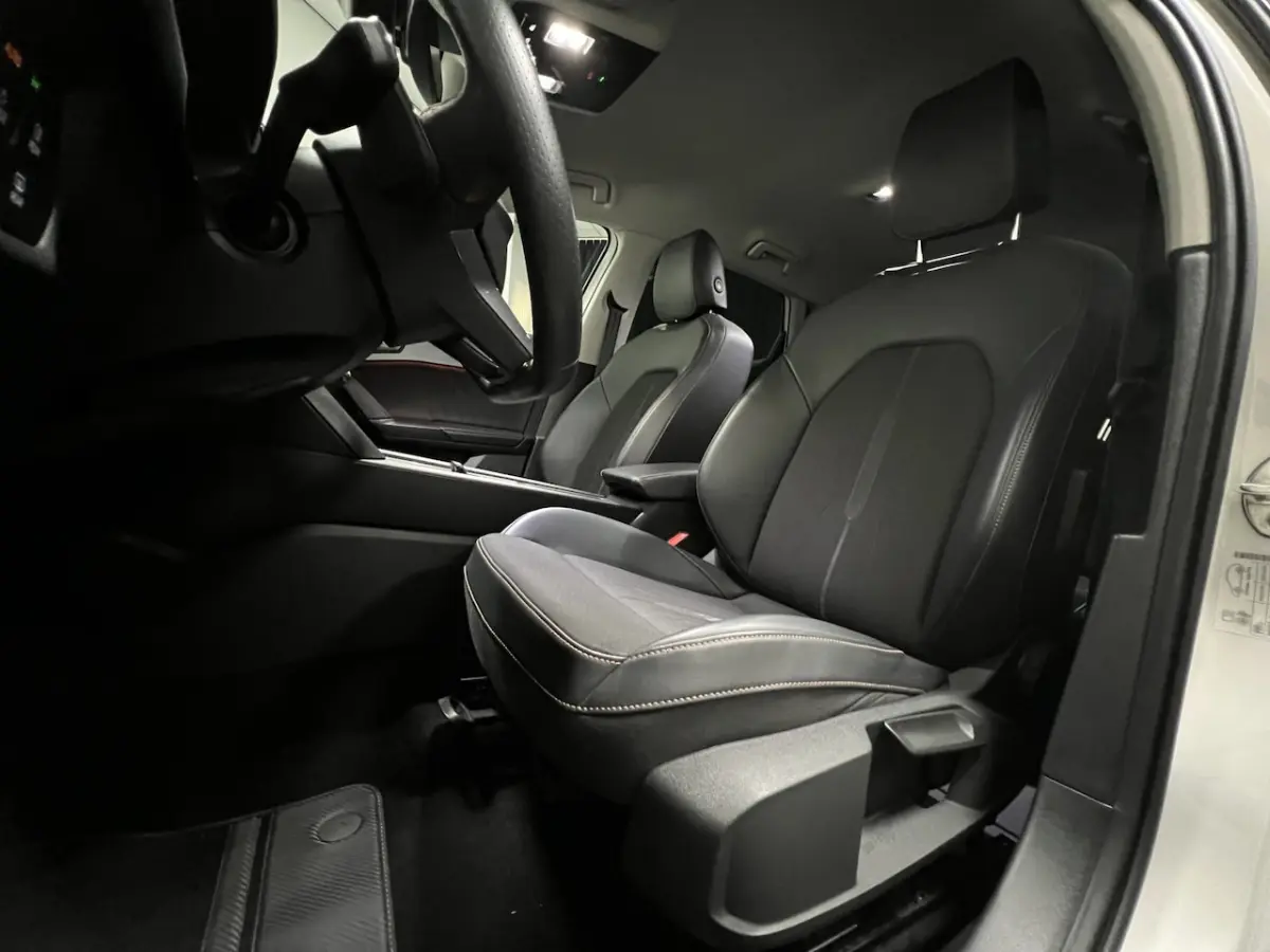 1.4 e-Hybrid Business | NAVI | KEYLESS | ACC | STUUR-/STOELVERWARMING |