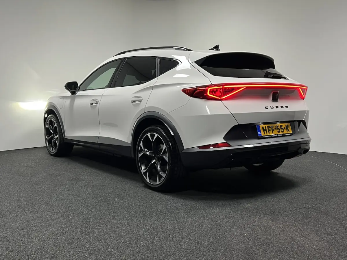1.4 e-Hybrid Business | NAVI | KEYLESS | ACC | STUUR-/STOELVERWARMING |