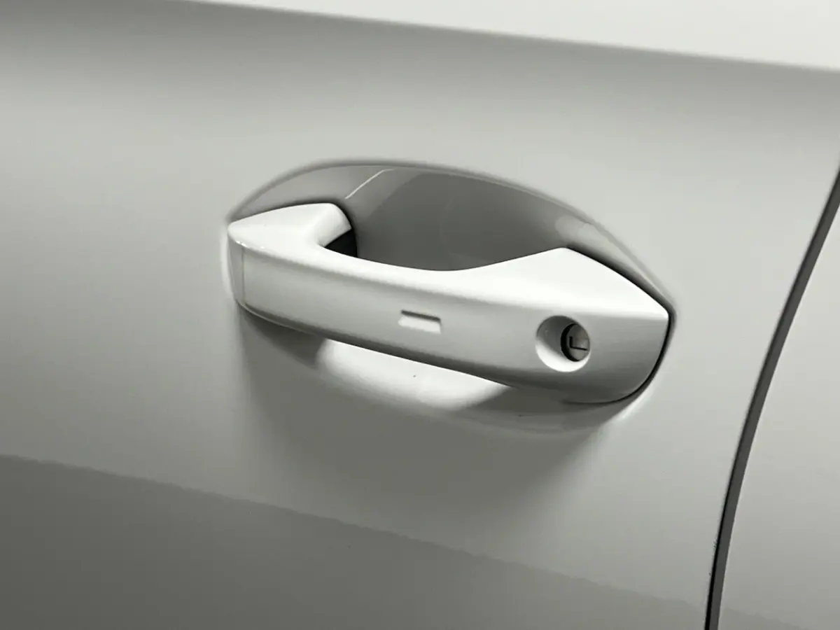 1.4 e-Hybrid Business | NAVI | KEYLESS | ACC | STUUR-/STOELVERWARMING |